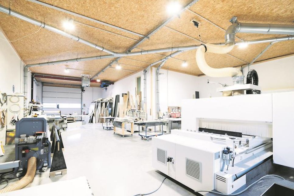 „Weiße Werkstatt“: Die Montagehalle. (Fotos: Finja Petersen)