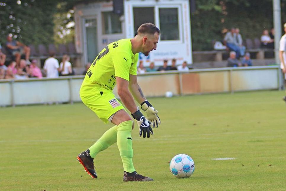 08-Torwart Denis Klassen war auch gegen den FC Dornbreite ein sicherer Rückhalt.