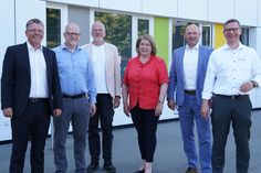 Frank Spreckels, Verbandsvorsteher, Ralph Rillox, Abteilungsleiter Kommunaler Abfall und Stoffstrom, Torsten Hindenburg, Geschäftsbereichsleiter Breitband, Hanna Liedtke, Geschäftsbereichsleiterin Entwässerung, Sven Bäumler, Geschäftsführer ZVO Energie GmbH und Holger Kroll, Stabsstellenleiter Nachhaltigkeit und Kreisläufe (v. lks.) berichteten im Vorfeld der Verbandsversammlung über den Stand der Dinge.