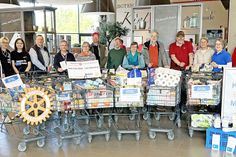 Das rotarische Projekt „KAUF EINS MEHR“ war ein voller Erfolg. In 13 Einkaufswagen wurden die gespendeten „MEHR“-Artikel zugunsten der TAFEL Oldenburg gesammelt.