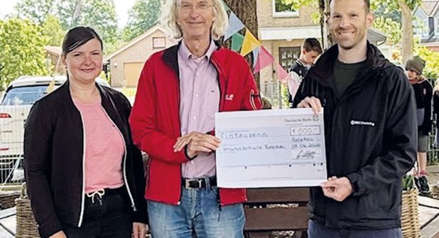 Grundschule Ratekau: Neue Sitzgelegenheit eingeweiht