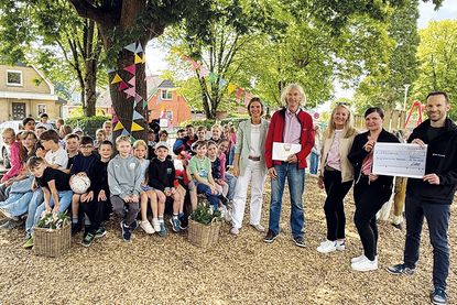 Grundschule Ratekau: Neue Sitzgelegenheit eingeweiht