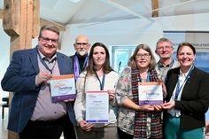 Propst Dirk Süssenbach, Präses Dr. Peter Wendt, Klimaschutzmanagerin Elena Stern, Astrid Faehling von der synodalen Steuerungsgruppe Klimaschutz, Pastor Christoph Fasse und Pröpstin Christine Halisch (v. lks.).