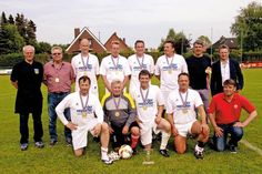 Die Oldies des NTSV Strand haben die Ü50-Pokalendrunde gewonnen. (Foto: Lars Braesch)