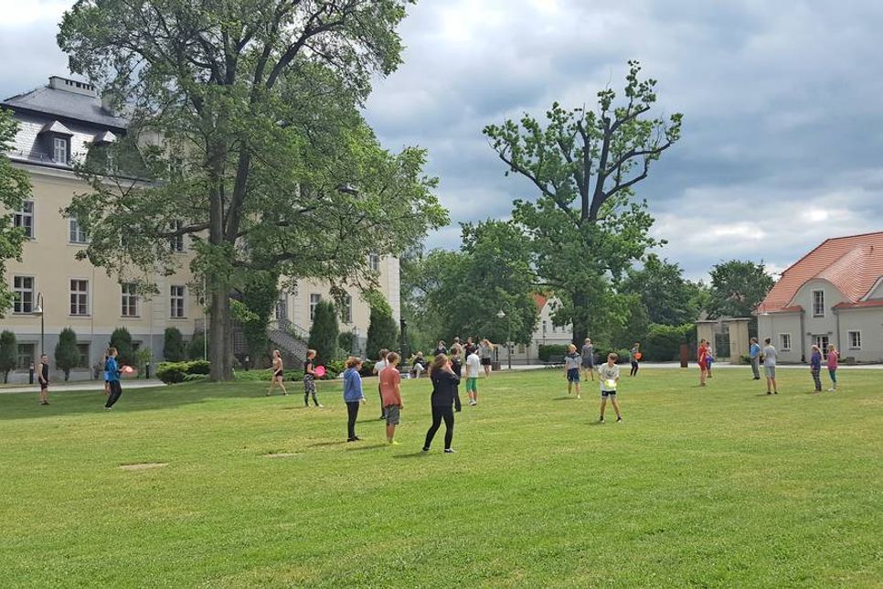 Frisbeeworkshop in deutsch-polnischen Gruppen.