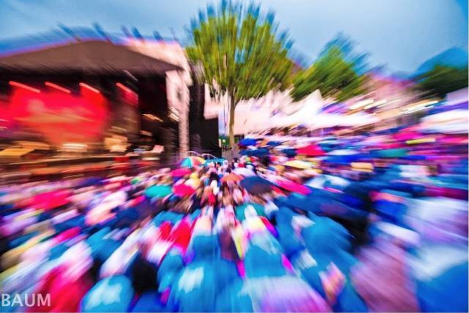 Freitag: Kraft, Dynamik und Freude. Ein Regenbogen der musikalischen Darbietung mit den "Red Hot Chilli Pipers"