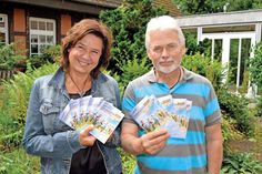 Stellten jetzt gemeinsam das Programm des diesjährigen Ferienpasses vor: Ratekaus Gemeindepfleger Ines Fellner und Fred Schröder.  (Foto: Setje-Eilers)