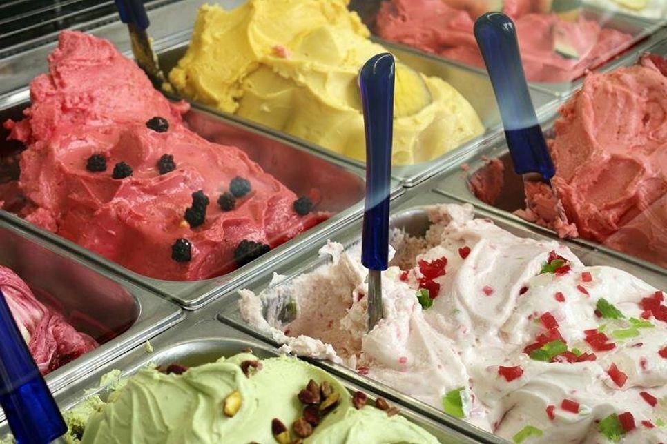 Schon an der Auslage kann man erste Anzeichen erkennen, ob das Eis eine gute Qualität hat.