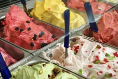 Schon an der Auslage kann man erste Anzeichen erkennen, ob das Eis eine gute Qualität hat.