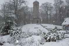 Der Elisabethturm auf dem 168 Meter hohen Bungsberg im Schneetreiben.