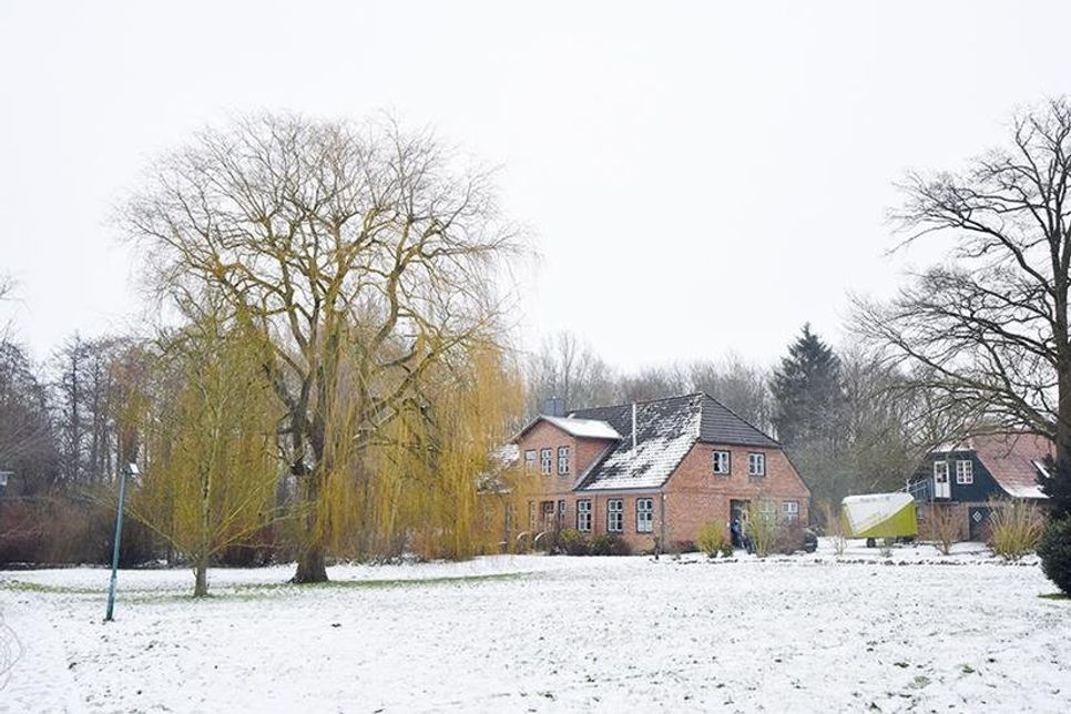 Das ehemalige Pastoratsgebäude neben der Kirche soll zum Ortsmittelpunkt beziehungsweise „Dorfzentrum Gnissau“ umgestaltet werden.