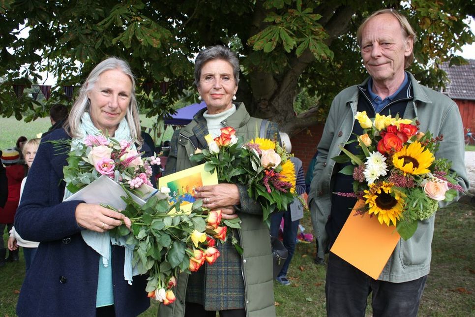 Ihr Dienstjubiläum feierten Susanne Virchow (25 Jahre, lks.), Monika Weber (45 Jahre) und Joachim Botha (45 Jahre).