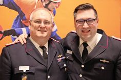 Stabwechsel: Alexander Wengelewski übernimmt das Amt von Hartmut Junge (v. re.) als Kreisjugendfeuerwehrwart.