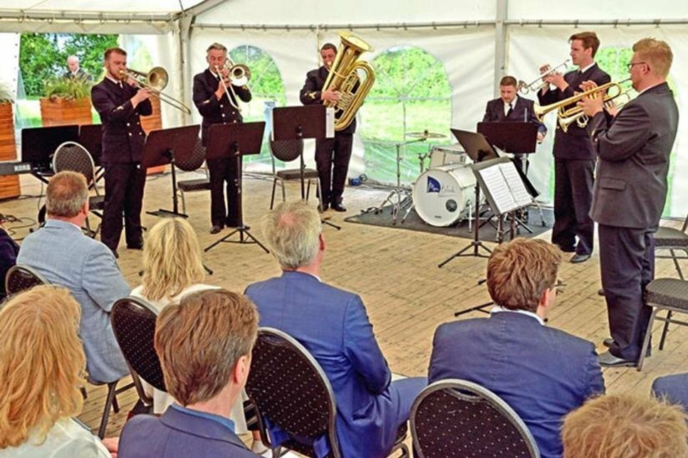 Das Musikprogramm gestalteten die Ensembles des Marinemusikkorps Kiel...