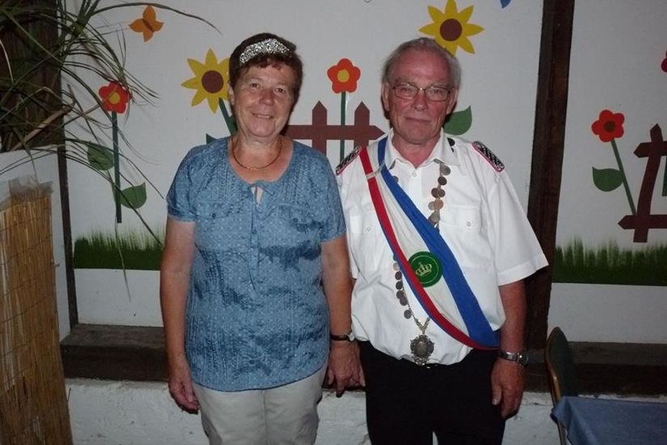Das Königspaar Gisela und Jürgen Holtz.