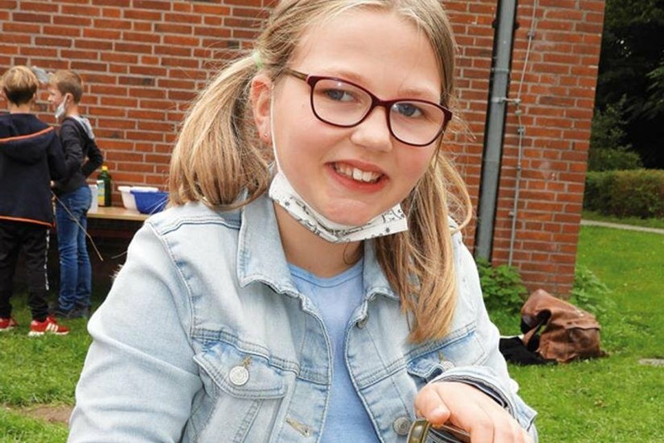 Shannon raspelte Kürbisfleisch.