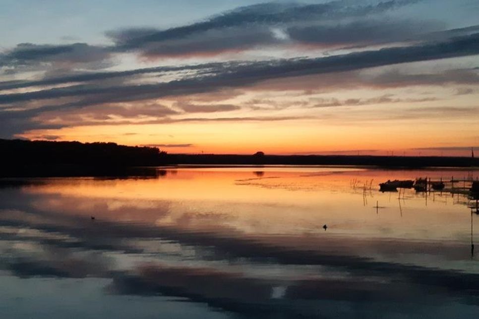 Traumhafter Abend mit traumhaften Eindruck des Binnenwassers.