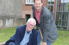 Uwe Muchow (lks.) als 1. Vorsitzender des zeittor-Fördervereins und Museumsleiter Dr. Frank Wilschewski bei einer Probe-Schatzsuche.