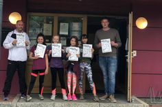 Kinder der Hip-Hop Dance Academy freuen sich auf den Grömitzer Ferienpass mit Ronny Lemke (lks.) -Ehrenamtler- und Tim Muchow (re.) -Mitarbeiter Kommunale Jugendarbeit-.