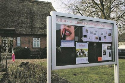 Der neue Schaukasten am Eingangsbereich des Schmidt-Hauses dient der Information über anstehende Veranstaltungen des Kultur- und Landschaftspflegevereins.