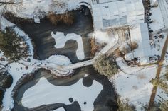 Drohnenaufnahme der Eiswelt Scharbeutz.