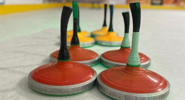 Vom 26. November bis zum 5. Januar haben 16 Mannschaften in vier Gruppen die Chance, um den heiß begehrten Titel des Eisstock-Meisters zu kämpfen.