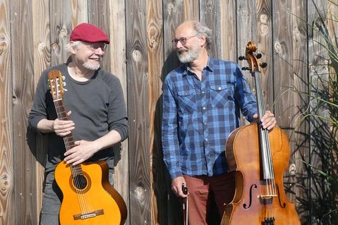 Das Duo Plattgold arrangiert bekannte Melodien ganz neu mit plattdeutschen Texten.