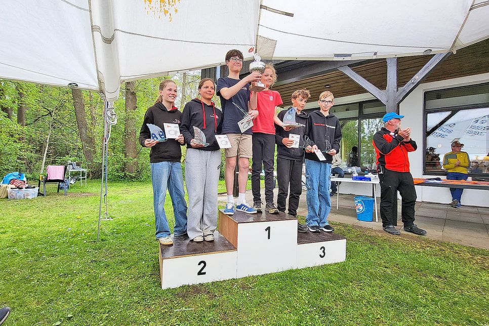 Sie lagen ganz vorn: Friederike Eichmann und Nina Charlotte Mehl, Theo Blesken und Johann Meyer, Michel Frickenschmidt und Niklas Schnier schafften es auf das Siegpodest