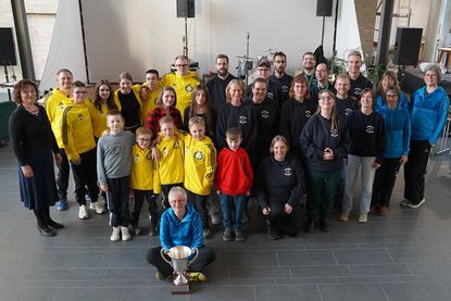 Die geehrten Sportlerinnen und Sportler mit der Vorsitzenden des Ausschusses für gesellschaftliche Angelegenheiten (AfgA) Beatrix Spiegel (lks.).