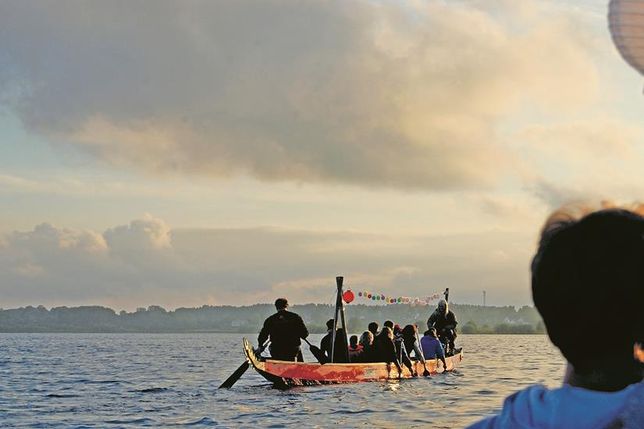 Lampion-Paddeltour auf dem abendlichen Kirchsee – ein besonderes Erlebnis