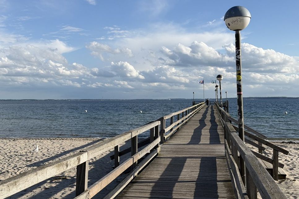 Ob und in welcher Form die neuen Seebrücken und die Umgestaltung des Strandbades tatsächlich umgesetzt werden, wird erst festgelegt, wenn die Förderzusage vorliegt.