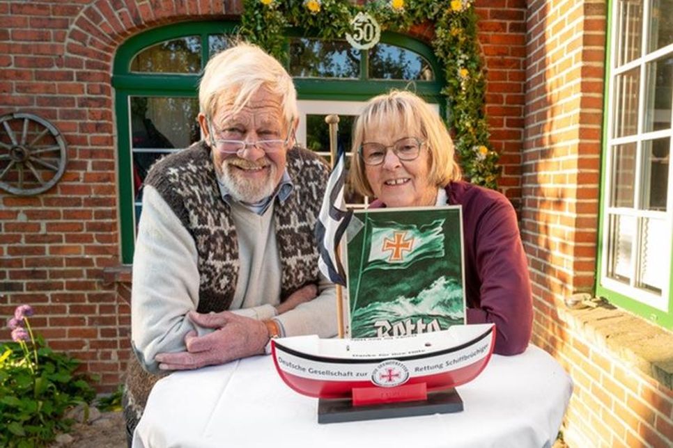 Statt Geschenke eine großzügige Geste: Anlässlich ihrer Goldenen Hochzeit baten Uli und Anne Deicke ihre Gäste um Spenden zugunsten der DGzRS. (Foto: Reimo Schaaf)