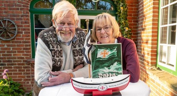 Statt Geschenke eine großzügige Geste: Anlässlich ihrer Goldenen Hochzeit baten Uli und Anne Deicke ihre Gäste um Spenden zugunsten der DGzRS. (Foto: Reimo Schaaf)