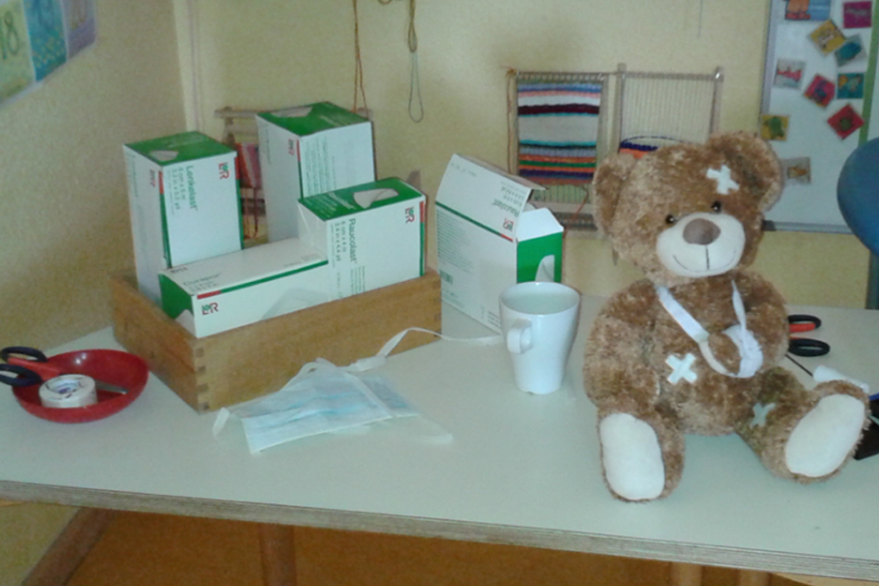 Teddy beim Puppendoktor.