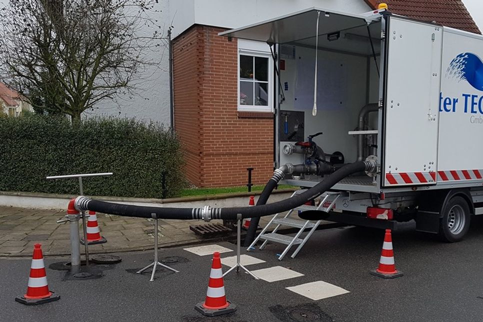 Mit einem technisch unterstützten Verfahren werden Ablagerungen im Leitungsnetz entfernt.