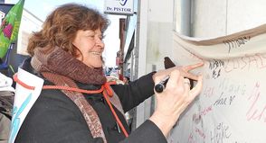 Die Ahrensböker Pastorin Kirstin Mewes-Goeze unterschrieb für Vielfalt.