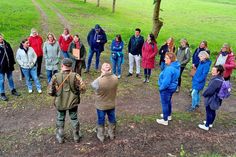 Die teilnehmenden Lehrerinnen und Lehrer an der Lehrwanderung im Naturschutzgebiet Selenter-See erhielten viele wertvolle Informationen und Einblicke von den Naturschutzbetreuern.
