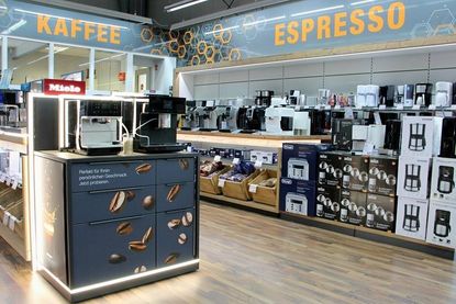 Bei einer Kaffeevorführung inklusive Verkostung wird echter Kaffeegenuss zelebriert.