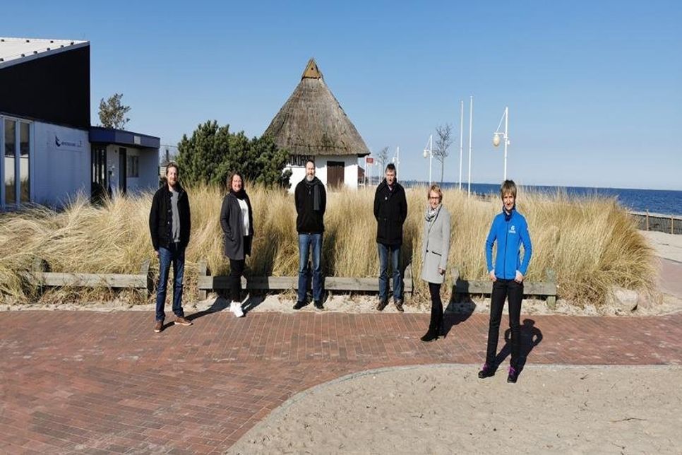Haben alle Details besprochen: Björn Faltis, Guide 2, Jennifer Hinck, Guide 2, Torben Haehnke, Tourismus Service Dahme, Dr. Michael Faltis, Guide 2, Kerstin Schmidt, Tourismus Service Dahme, Ulrike Dallmann, Tourismusleiterin Tourismus Service Dahme (v. lks.).