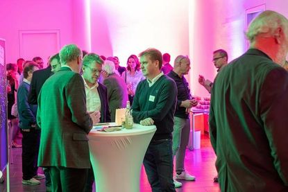 Netzwerken bei der 4. Wirtschafts-Lounge.(Foto: Reimo Schaaf Fotografie)