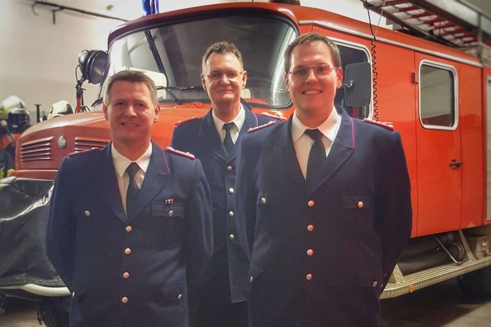 Stellvertretender Gruppenführer Axel Prüß, Gemeindewehrführer Dirk Prüß und Sicherheitsbeauftragter Jan Engler (v. lks.).