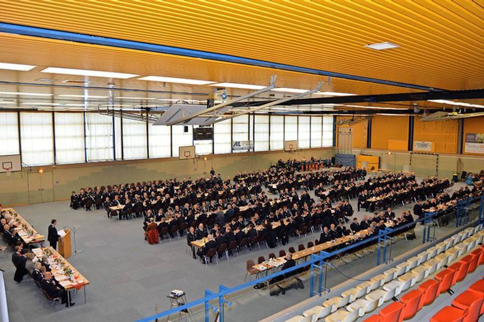 232 Delgierte hatten sich am vergangenen Samstag zur Hauptversammlung des Kreisfeuerwehrverbandes in der Stockelsdorfer Großsporthalle eingefunden. (Foto: Setje-Eilers)