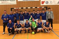 Bei den Hallen Futsal-Kreismeisterschaften sicherte sich die B-Jugend des TSV Lensahn den Titel und somit auch die direkte Qualifikation zu den Hallen-Landesmeisterschaften in Henstedt-Ulzburg Anfang Februar. In einem ausgeglichenen und leistungsstarken Feld mit 11 Mannschaften setzte sich das Team von Trainer Michel Lübcke im Finale gegen den TSV Pansdorf durch. (red)