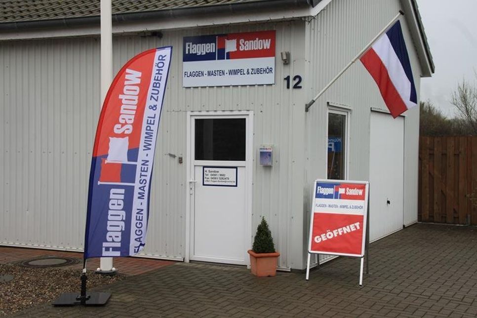 Die Firma Flaggen Sandow ist Spezialist für individuelle Flaggen, Fahnen und Sonderanfertigungen.