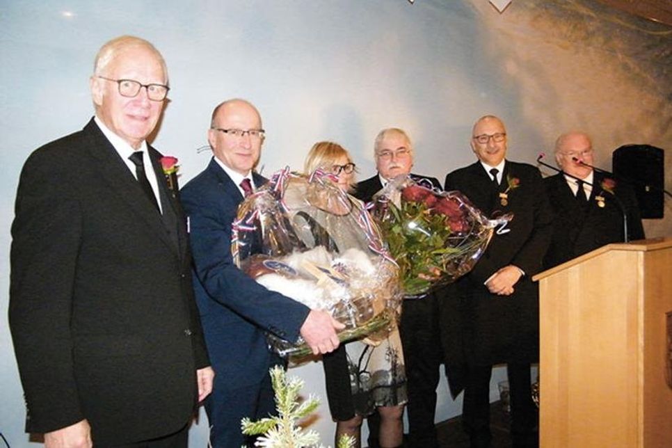 Helmut Schwarze (l.) dankte Martin Voigt im Namen der St. Johannisgilde für seine zwölfjährige Tätigkeit als Bürgermeister.