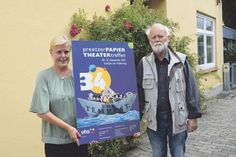 Dirk Reimers, Gründer und langjähriger Organisator des Papiertheatertreffens, hat den Staffelstab dieses Jahr an Inga Feldmann übergeben – für die 34. Auflage konnte die Leiterin der Preetzer VHS wieder zahlreiche internationale Künstler gewinnen