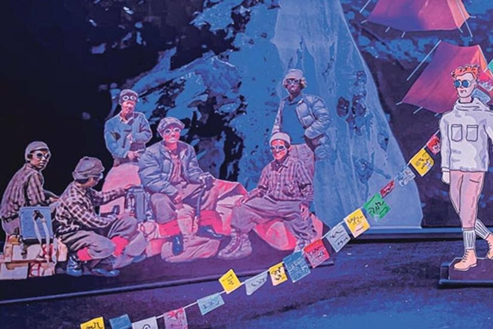 Rainer und Marlis Sennwald aus Halle/Saale präsentieren mit ihrer neuen Bühne „Papier & Theater“ das Stück „Pangu Narathi – Im Sog der Berge“