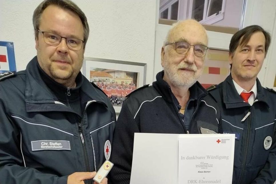 Bereitschaftsleiter Christian Steffen mit Klaus Barton und stellvertretenden Kreisbereitschaftsleiter Christian Krüger (v. lks.).