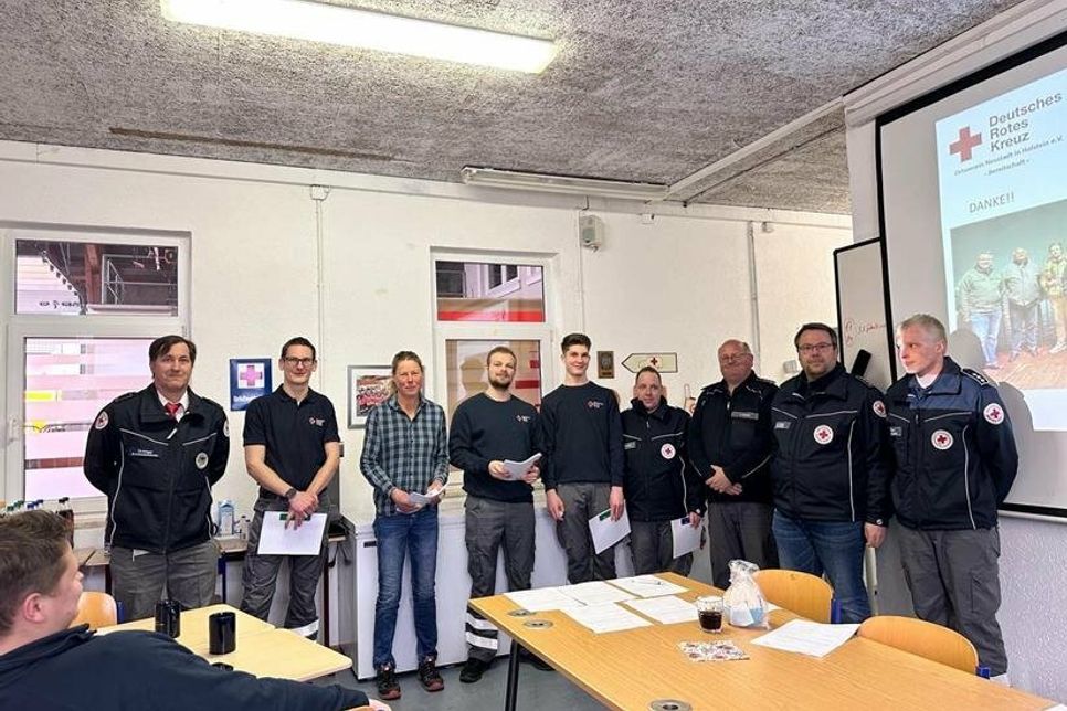 Stellvertretender Kreisbereitschaftsleiter Christian Krüger, Florian Weiss Andrea Bischoff, Bruno Rademacher, Oskar Paschereit, Tobias Conrady, stellvertretender Bereitschaftsleiter Jan Kruse, Bereitschaftsleiter Christian Steffen und stellvertretender Bereitschaftsleiter Rene Körner (v. lks.).