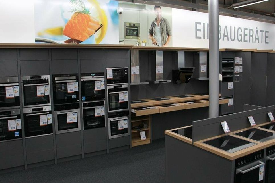 Auf der Ausstellungsfläche finden sich deutlich mehr Einbaugeräte als vor dem Umbau